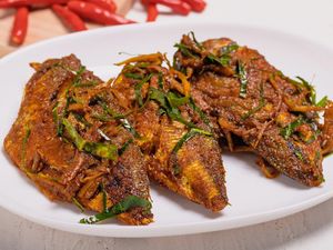 3 Resep Ikan Goreng Bumbu Pedas Asam, Cocok untuk Lauk Makan Siang 3 Resep Ikan Goreng Bumbu Pedas Asam, Cocok untuk Lauk Makan Siang