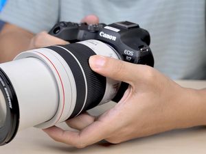 Review Canon EOS R7, Mirrorless APS-C yang Ngebut Review Canon EOS R7, Mirrorless APS-C yang Ngebut