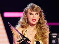 4 Fakta Album Red Taylors Version yang Menang Banyak di AMAs 2022