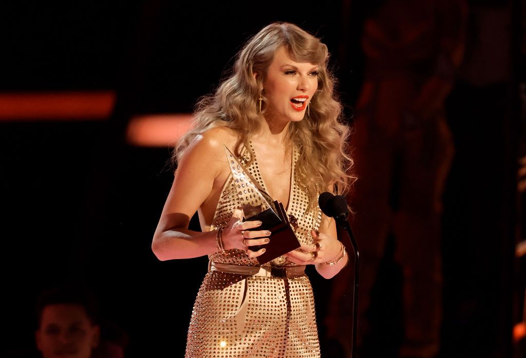 LOS ANGELES, CALIFORNIA - NOVEMBER 20: (EDITORIAL USE ONLY) Taylor Swift accepts the Favorite Pop Album award onstage during the 2022 American Music Awards at Microsoft Theater on November 20, 2022 in Los Angeles, California. (Photo by Kevin Winter/Getty Images)