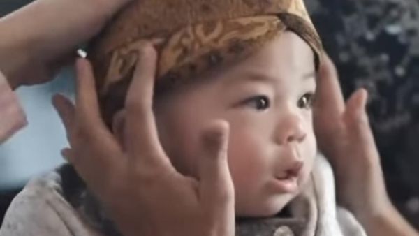 8 Potret Tedak Sinten Baby Izz Anak Nikita Willy, Menggemaskan Pakai Beskap