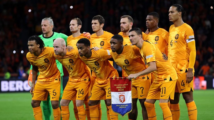 AMSTERDAM, NETHERLANDS - SEPTEMBER 25: The team of Netherlands line up during the UEFA Nations League League A Group 4 match between Netherlands and Belgium at Johan Cruijff ArenAon September 25, 2022 in Amsterdam, Netherlands. (Photo by Dean Mouhtaropoulos/Getty Images)
