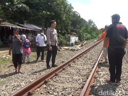 Lansia Pensiunan Polri Tewas Tersambar Kereta di Purwakarta