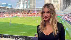 Foto 8 WAGs Timnas Inggris Ikut ke Qatar, Menginap di Kapal Pesiar Rp 18 T