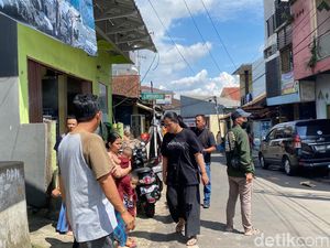 Detik-detik Warga Sukabumi Panik-Berhamburan di Jalan Usai Gempa Cianjur Detik-detik Warga Sukabumi Panik-Berhamburan di Jalan Usai Gempa Cianjur