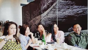 10 Potret Keseruan Ayu Dewi Saat Makan Bareng Geng Menteri Ceria
