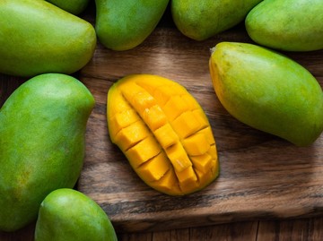 Kupas Tuntas Mitos dan Fakta Seputar Konsumsi Buah Mangga untuk Menu Penurunan Berat Badan