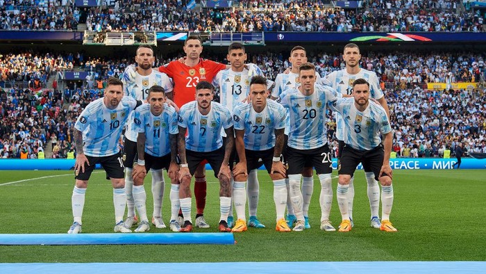 Argentina line up during the Finalissima 2022 match between Argentina and Italy at Wembley Stadium on June 1, 2022 in London, England. (Photo by Jose Breton/Pics Action/NurPhoto via Getty Images)
