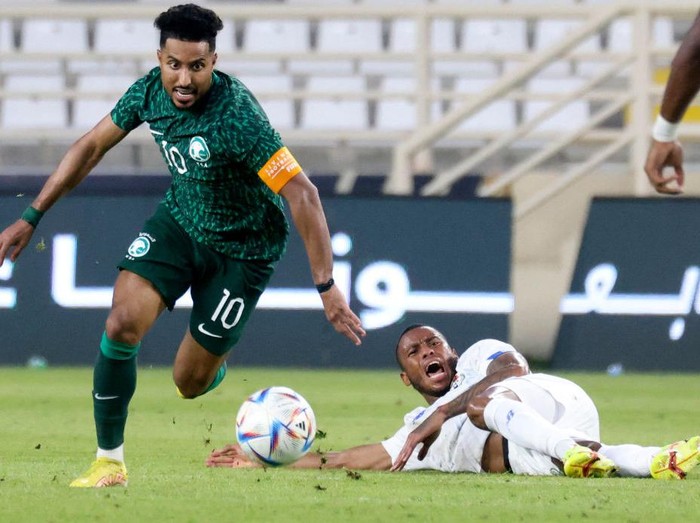 Saudis Salem Al Dawsari (L) vies for the ball with Panamas Alfredo Stephens, during a friendly football match at the Al-Nahyan Stadium in  Abu Dhabi, on November 10, 2022. (Photo by Karim SAHIB / AFP) (Photo by KARIM SAHIB/AFP via Getty Images)