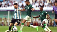 Al Malki juga turut berperan dalam gol pertama Argentina yang dibuat Saleh Al Shehri (Foto: Offside via Getty Images/Charlotte Wilson/Offside)