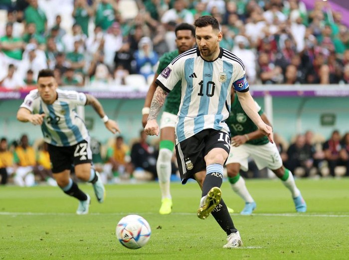 LUSAIL CITY, QATAR - NOVEMBER 22: Lionel Messi of Argentina scores their team's first goal via a penalty during the FIFA World Cup Qatar 2022 Group C match between Argentina and Saudi Arabia at Lusail Stadium on November 22, 2022 in Lusail City, Qatar. (Photo by Catherine Ivill/Getty Images)