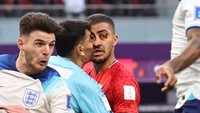 Ini adalah momen saat kiper Alireza Beiranvand bertabrakan dengan rekannya sendiri, Majid Hosseini. Foto: Offside via Getty Images/Charlotte Wilson/Offside