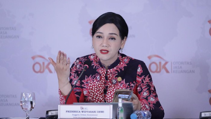 Anggota Dewan Komisioner OJK Bidang Edukasi dan Perlindungan Konsumen Friderica Widyasari Dewi