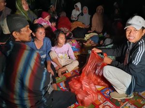 Datang Jam 2 Pagi, Dedi Mulyadi Beri Bantuan ke Korban Gempa Cianjur