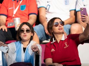 Cekrek! Begini Momen Swafoto Para Suporter di Piala Dunia 2022