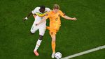Maafin De Jong ya, Kouyate... Tidak Sengaja Hantam Penismu