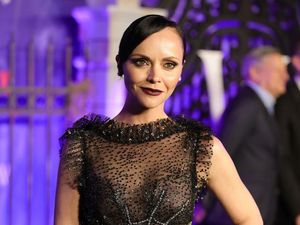 Christina Ricci Jual Koleksi Tas Chanel untuk Bayar Biaya Perceraian Christina Ricci Jual Koleksi Tas Chanel untuk Bayar Biaya Perceraian