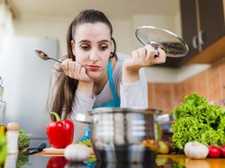 Curhat Anaknya Kesal Diminta Masak, Pria Ini Malah Diserang Netizen