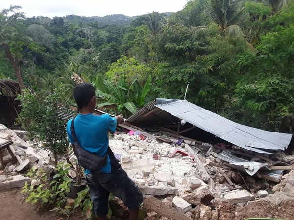 Penampakan Rumah Warga Rata dengan Tanah Dampak Gempa M 5,5 Kupang