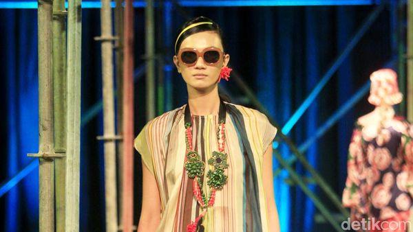 10 Koleksi Busana Terbaru Studio 133 Biyan, Penuh Warna dan Tabrak Motif