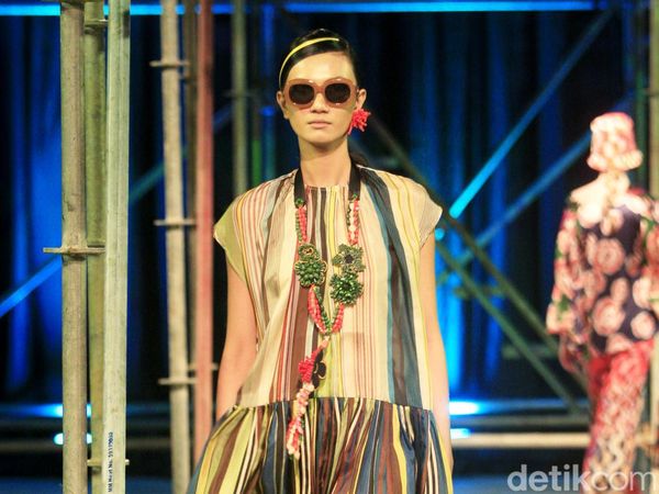 10 Koleksi Busana Terbaru Studio 133 Biyan, Penuh Warna dan Tabrak Motif