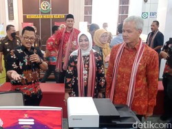 Buruh Jateng Tuntut UMK Naik 13%, Ganjar: Perlu Ada Exit Close
