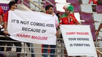 Fans Iran menyebut Inggris tidak akan juara dunia karena kemampuan bertahan Harry Maguire yang payah. (Foto: Getty Images/Julian Finney)