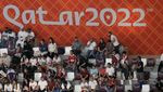 Riuh Suporter di Antara Kursi-kursi Kosong Piala Dunia 2022