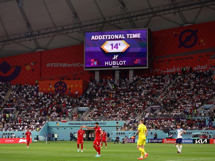 DOHA, QATAR - NOVEMBER 21: A giant screen displays additional time of 14 minutes as Alireza Beiranvand of IR Iran received medical treatment during the FIFA World Cup Qatar 2022 Group B match between England and IR Iran at Khalifa International Stadium on November 21, 2022 in Doha, Qatar. (Photo by Julian Finney/Getty Images)