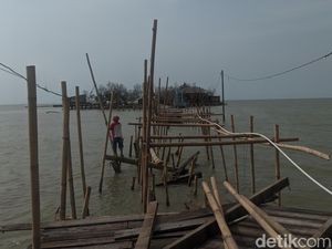 Diterjang Ombak, Jalan Perkampungan-Makam Syekh Mudzakir Demak Putus Diterjang Ombak, Jalan Perkampungan-Makam Syekh Mudzakir Demak Putus