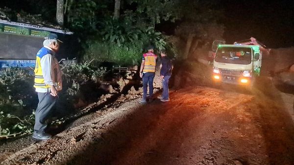 Jalan Tertutup Longsor Akibat Gempa Cianjur Sudah Bisa Ditembus