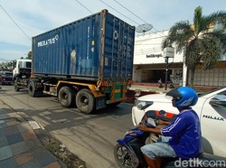 Ada Truk Rusak di Jembatan Juwana, Jalur Pantura Pati Macet 3 Km Siang Ini