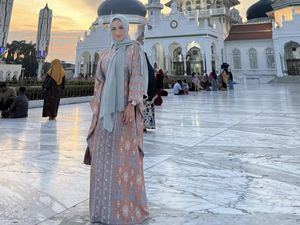 7 Gaya Krisdayanti Tampil Pakai Hijab Ketika di Banda Aceh, Tuai Kontroversi