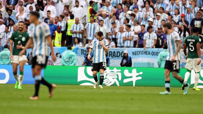 LUSAIL CITY, QATAR - NOVEMBER 22: Lionel Messi of Argentina looks dejected during the FIFA World Cup Qatar 2022 Group C match between Argentina and Saudi Arabia at Lusail Stadium on November 22, 2022 in Lusail City, Qatar. (Photo by Amin Mohammad Jamali/Getty Images)