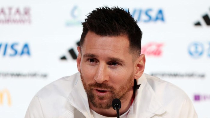 DOHA, QATAR - NOVEMBER 21: Lionel Messi of Argentina speaks during the Argentina match day -1 Press Conference at Main Media Center on November 21, 2022 in Doha, Qatar. (Photo by Mohamed Farag/Getty Images)