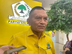 Sekjen Golkar Sebut Ada Bentrok di PDIP Usai Ganjar Ungguli Puan di Survei