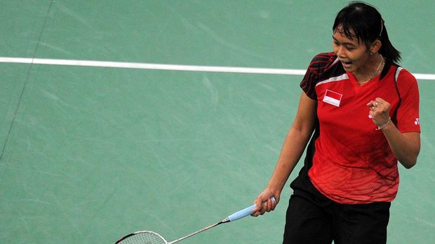 Indonesia's Maria Kristin Yulianti celebrates her victory over Malaysia's Jing Yee Tee during the Uber Cup badminton championships in Kuala Lumpur on May 12, 2010. AFP PHOTO/Saeed KHAN (Photo by SAEED KHAN / AFP)