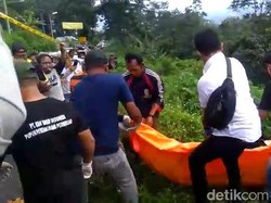 Geger Mayat Pria Terbungkus Tikar di Pacet, Warga Curiga Korban Pembunuhan