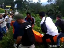 Polisi Belum Temukan Identitas Mayat Pria Terbungkus Tikar di Pacet