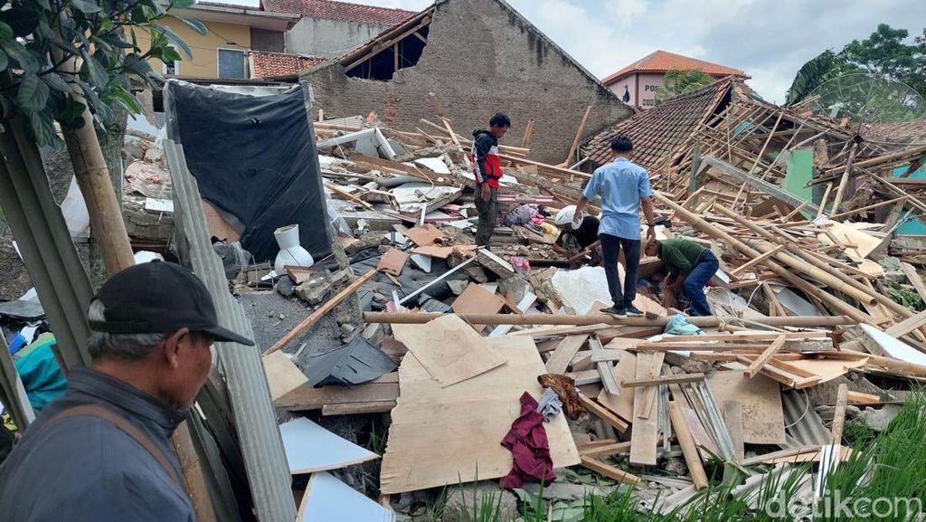 Potret Reruntuhan Rumah hingga Pesantren Imbas Gempa Cianjur