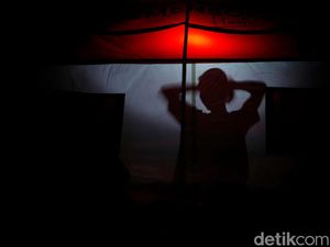 Mereka yang Bertahan di Tengah Gelap Gulita Gempa Cianjur