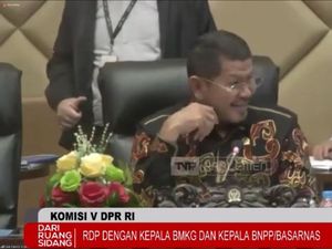 Ulah Pimpinan Komisi DPR Ketawai Kepala BMKG yang ke Kolong Meja Saat Gempa Ulah Pimpinan Komisi DPR Ketawai Kepala BMKG yang ke Kolong Meja Saat Gempa