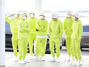 NCT Dream Viral Pakai Hoodie Hijau Neon, Ini Gaya yang Bisa Ditiru Fans NCT Dream Viral Pakai Hoodie Hijau Neon, Ini Gaya yang Bisa Ditiru Fans