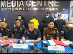 Pemalsu Cap Imigrasi Paspor Ditangkap di Batam