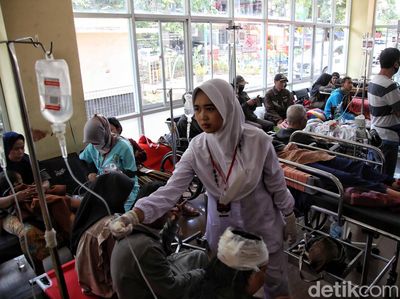 Perjuangan Nakes Rawat Korban Gempa Cianjur di Rumah Sakit yang Rusak