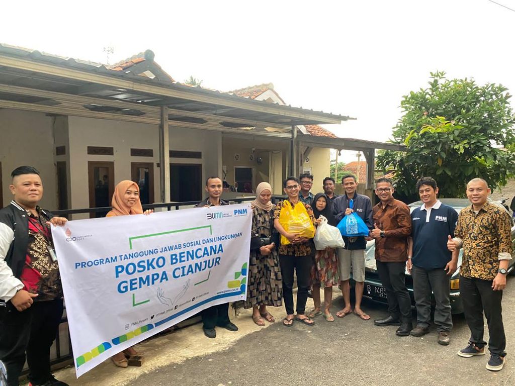 PNM Beri Bantuan Paket Sembako untuk Korban Gempa Bumi di Cianjur