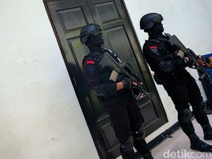 Potret Brimob Bersenjata Jaga Sidang Ferdy Sambo Potret Brimob Bersenjata Jaga Sidang Ferdy Sambo