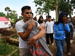 Video: Nestapa Korban Gempa Cianjur Cari Keluarga yang Hilang