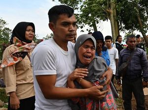 Potret Kesedihan Keluarga Korban Tewas Gempa Cianjur