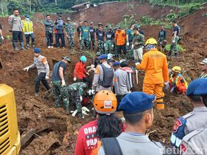 5 Korban Gempa Ditemukan Tewas di Reruntuhan Rumah Makan Cianjur 5 Korban Gempa Ditemukan Tewas di Reruntuhan Rumah Makan Cianjur